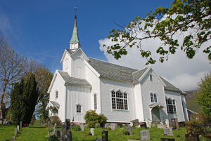 Vatne kyrkje. Foto.